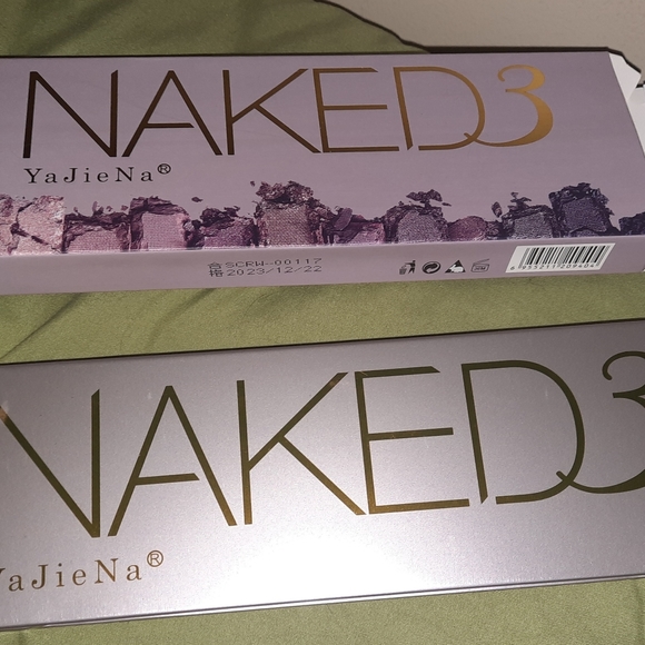 Eyeshadow Pallette - Picture 2 of 2